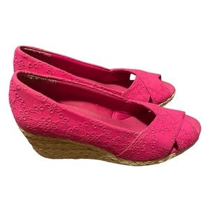 E2 - Chaps Size 10 eyelet Pink Wedge Peep Toe Shoes